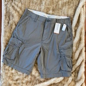NWT Men’s Old Navy Cargo Shorts. Size 32